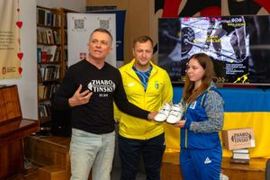 Presentation of weigghtlifting weights to a young athlete Litvinets Victoria, weight category 71 kg, in Lutsk.