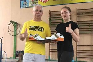 В Україні спортсмени тестують перші українські штангетки